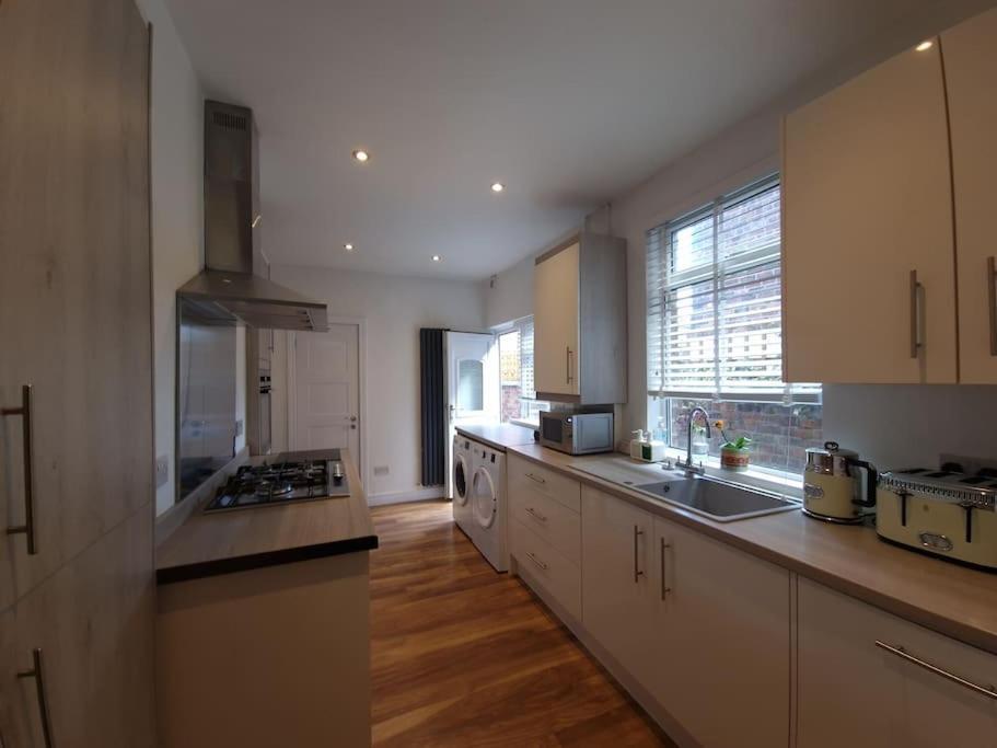Gorgeous Edwardian Terrace In Old Trafford Βίλα Μάντσεστερ Εξωτερικό φωτογραφία